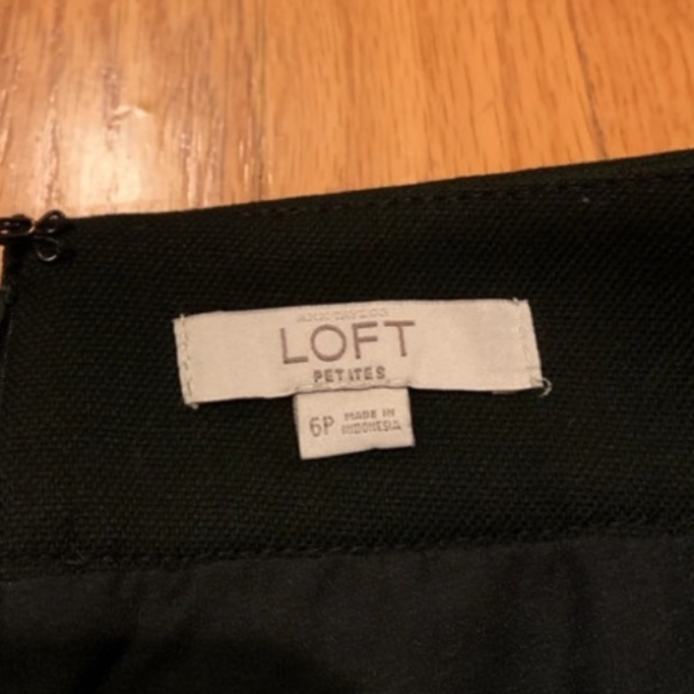 LOFT black skirt with gold buttons size 6P - Picture 4 of 8